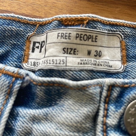 Free People Buttoned Fly Cut Off Light Wash Jean Shorts. Size W30. P/A1723 - Picture 5 of 6
